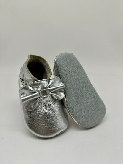 Moño gris plata